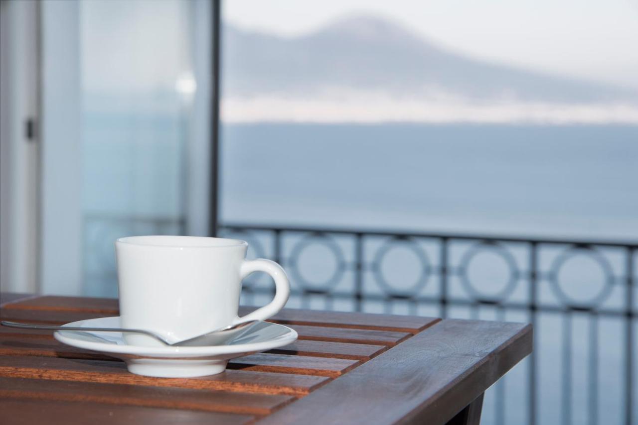 Lux Naples